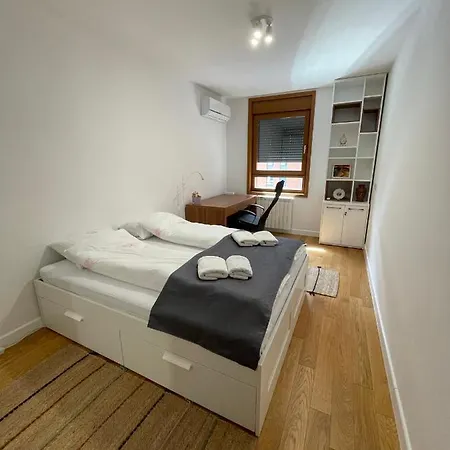 Happy Corner New דירה בלגרד